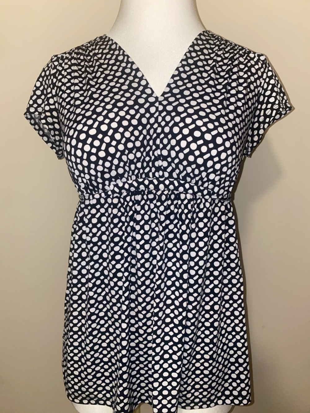 L Oh Baby by Motherhood black and white patterned maternity top.